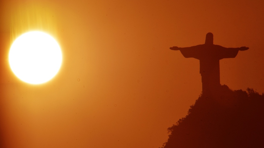 Entardecer no Cristo Redentor, no Rio de Janeiro - Carlos Monteiro/Futura Press/Estadão Conteúdo