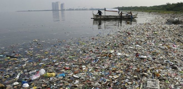 Cientistas dizem que 20 países são responsáveis por 83% da poluição dos mares por plástico - Reuters