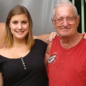 Giovana Toffolo conseguiu doadores de sangue para o seu avô Luiz (à direita) através de campanha no "Salve Mais Um" - Arquivo pessoal