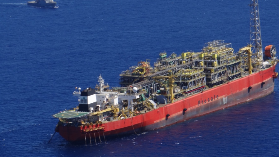 A Exxon Mobil Corp apostou bilhões de dólares em perfuração offshore no Brasil, uma área que já abandonou uma vez e agora vê como chave para seu futuro - Marinha do Brasil/Divulgação
