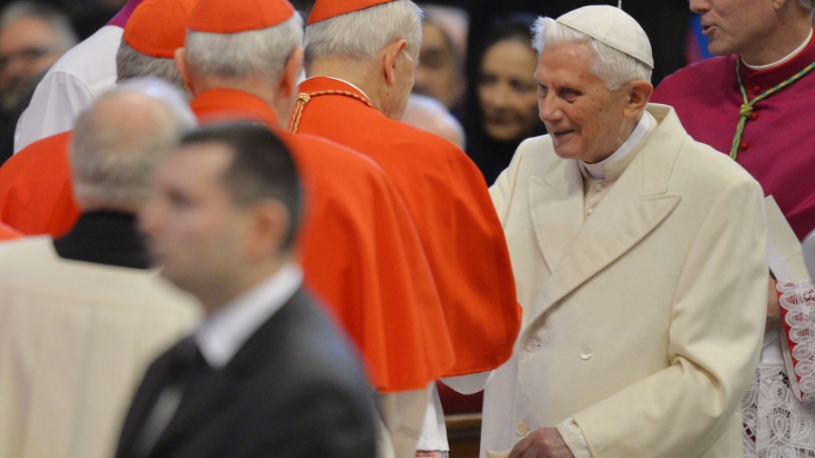 14.fev.2015 - O papa Bento 16 durante cerimônia no Vaticano - Andreas Solaro/AFP