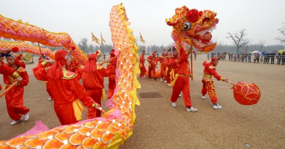 Resultado de imagem para dança do dragao chines