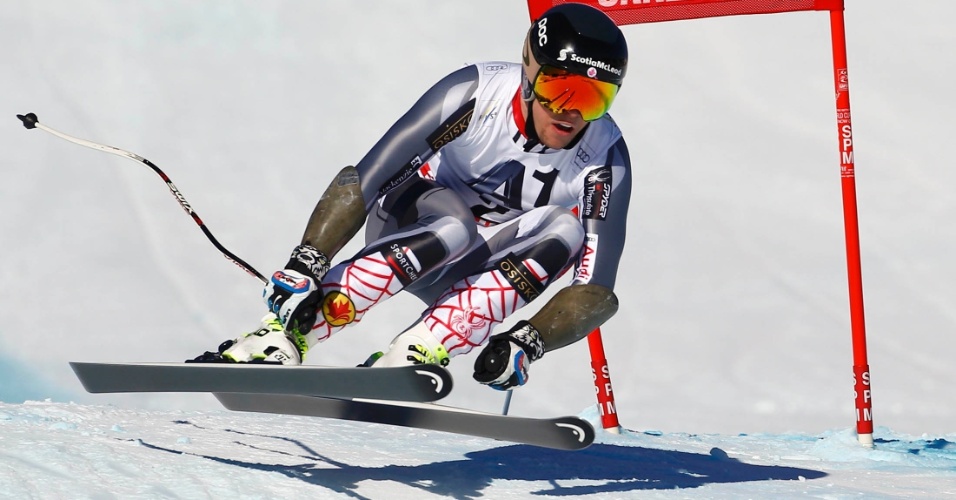 20.fev.2015 - O esquiador Benjamin Thomsen, do Canadá, treina para a Copa do Mundo da categoria, em Saalbach Hinterglemm, na Áustria
