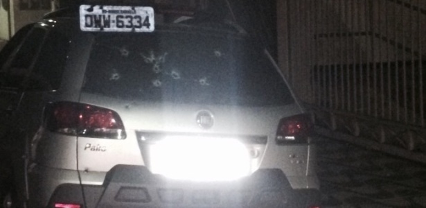 21.fev.2015 - Marcas de tiros do carro do promotor Marcus Vinícius Ribeiro Cunha, em Monte Carmelo (MG) - Polícia Civil/Divulgação