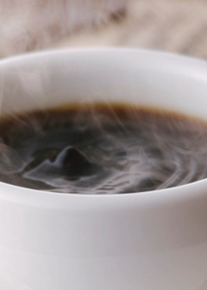 Uma quantidade pequena de café já reduz a presença de cálcio nas artérias coronárias - Shutterstock