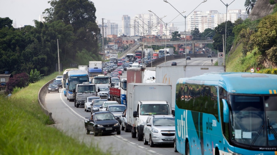 Motoristas de caminhões, ônibus e vans que não realizarem exame toxicológico no prazo vão levar multa automática superior a R$ 1,4 mil - Mario Ângelo/Sigmapress/Estadão Conteúdo