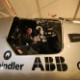 2.mar.2015 - Bertrand Piccard, um dos pilotos suiçoes da aeronave movida a propulsão solar senta no cockpit antes de voo teste em Abu Dhabi, nos Emirados Árbaes Unidos. A cabine de 3,8 m3 foi projetada para acolher apenas um piloto e não ter ar-condicionado ou calefação. Dispõe, no entanto, de um vaso sanitário - Marwan Naamani/AFP