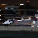 2.mar.2015 - O Solar Impulse 2 realiza voo de teste noturno em Abu Dhabi. Se tudo ocorrer como previsto, a nave partirá no sábado da capital dos Emirados Árabes Unidos para percorrer 35 mil km a uma velocidade relativamente lenta (entre 50 e 100 km/h), numa viagem em que realizará a volta ao mundo - Ali Haider/Efe