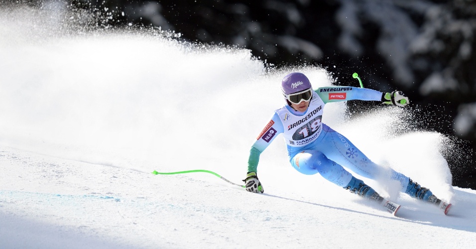 6.mar.2015 - A esquiadora eslovena Tina Maze concorre na competição de downhill na Copa do Mundo de esqui alpino, em Garmisch-Partenkirchen, na Alemanha