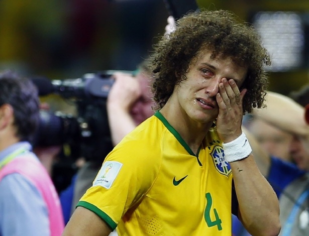 8.jul.2014 - David Luiz, zagueiro da seleção brasileira, chora na semifinal da Copa do Mundo de 2014, quando o Brasil perdeu de 7 a 1 para a Alemanha - Eddie Keogh/Reuters