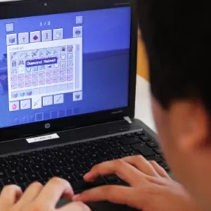 Professor usa Minecraft para trabalhar etiqueta virtual e criar