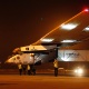 10.mar.2015 - Integrante da equipe de solo segura um protetor de vento da aeronave "Solar Impulse 2", avião que está fazendo uma volta ao mundo utilizando somente energia solar, e pousou no aeroporto de Ahmedabad, na Índia. O avião decolou de Muscat, em Omã, na terça-feira (10) para iniciar a segunda parte de sua jornada. A viagem de cinco meses vai cobrir 35 mil quilômetros. Dois pilotos suíços, Bertrand Piccard e Andre Boschberg, vão se revezar no comando na pequena cabine durante cinco dias consecutivos no ar - Amit Dave/Reuters