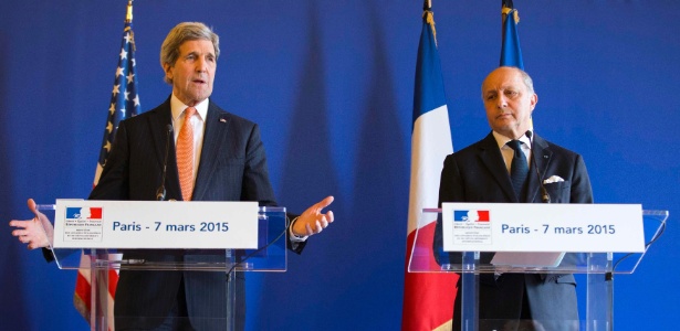 Encontro entre o secretário de Estado dos EUA, John Kerry, com o ministro das Relações Exteriores da França, Laurent Fabius, em Paris - Evan Vucci/Reuters