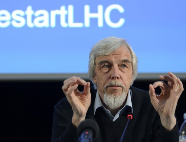 O diretor do CERN, Rolf Heuer, afirmou que as primeiras colisões de prótons devem ser observadas em dois meses - Martial Trezzini/EFE