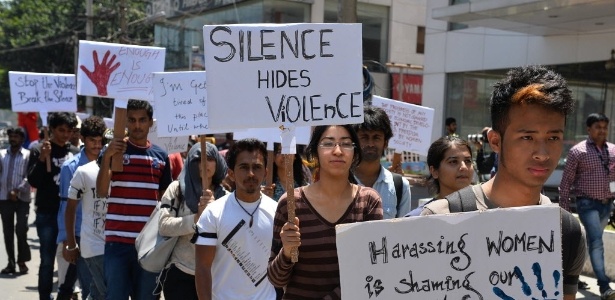 13.mar.2015 - Indianos participam de uma marcha contra o abuso de mulheres no país -  Manjunath Kiran/AFP 