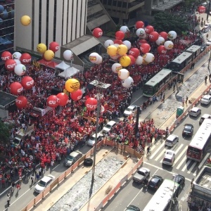Centrais sindicais fazem protesto na Paulista - Leonardo Sakaki/via Whatsapp
