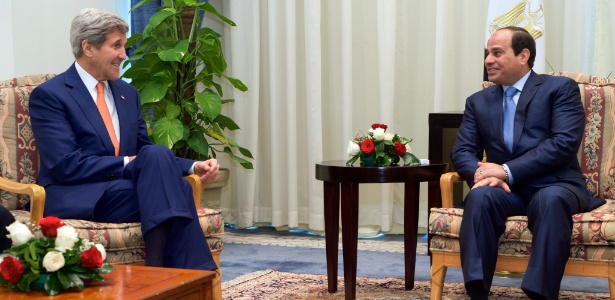 Kerry (esq), em encontro com o líder egípcio, Abdel al-Sisi - State Department Photo/ Public Domain