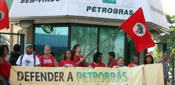 Petroleiros protestam em frente a refinaria da Petrobras na Baixada Fluminense - Marcos de Paula/Estadão Conteúdo