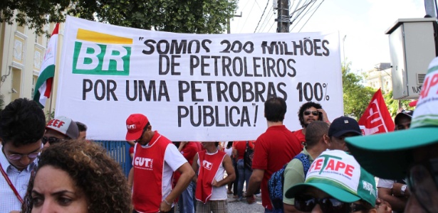 Cerca de 300 pessoas protestam no Recife - Marlon Costa/Futura Press/Estadão Conteúdo