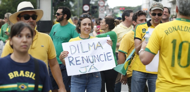 Muitos manifestantes pediram a saída de Dilma nos protestos de 15 de março  - Junior Lago/UOL