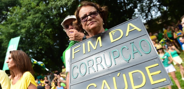 No domingo, centenas de milhares de pessoas protestaram pelas ruas do país - Vinicius Costa/AFP