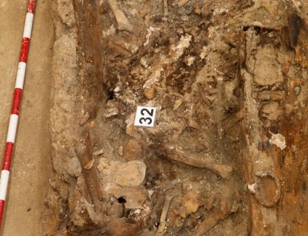 Arqueólogos encontram os restos mortais do escritor Miguel de Cervantes após 400 anos de sua morte na cripta da Igreja das Trinitárias, em Madri - J. Balaguer/AFP