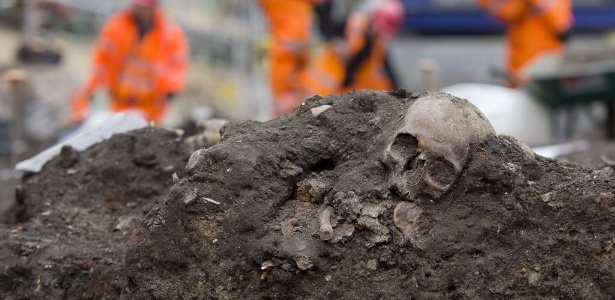 Crânios encontrados durante escavação em Londres, na Inglaterra - Justin Tallis/AFP 