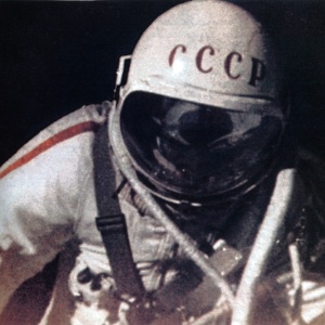 O russo Alexei Leonov foi o primeiro homem a flutuar no espaço, em 1965 - Reprodução