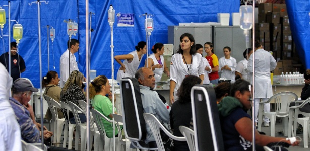A Secretaria de Saúde de Rio Claro (a 170 quilômetros de São Paulo) instalou um hospital de campanha para atender casos de dengue - Juca Varella/Folhapress