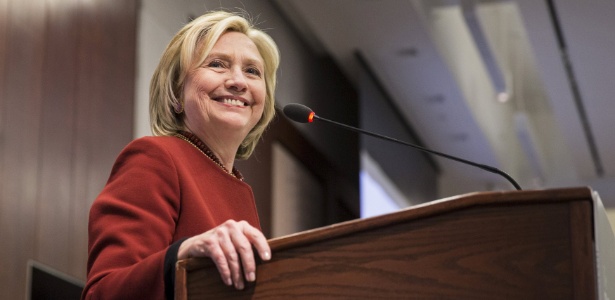 Para Hillary, os progressos em relação aos direitos das mulheres têm sido lentos - Joshua Roberts/Reuters