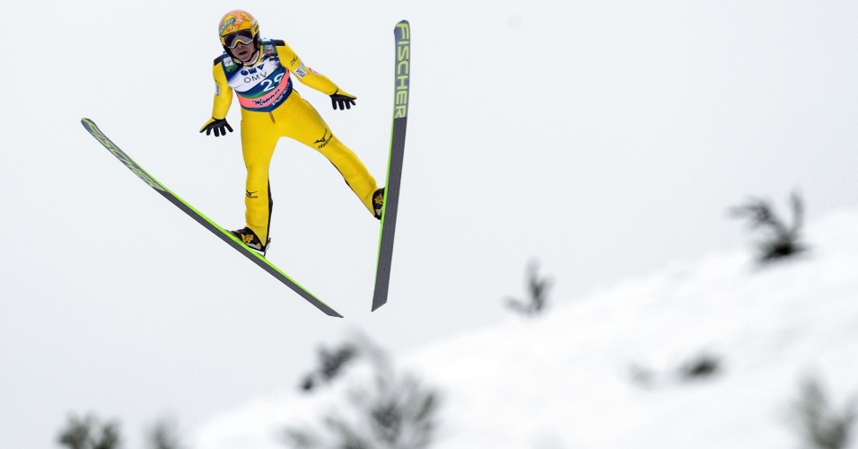 23.mar.2015 - Esquiador Noriaki Kasai, do Japão, compete no evento Copa do Mundo de ski em Planica, na Eslovênia