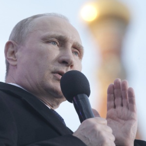 O presidente russo, Vladimir Putin, discursa durante evento em Moscou para marcar o aniversário de um ano da anexação da Crimeia - AFP