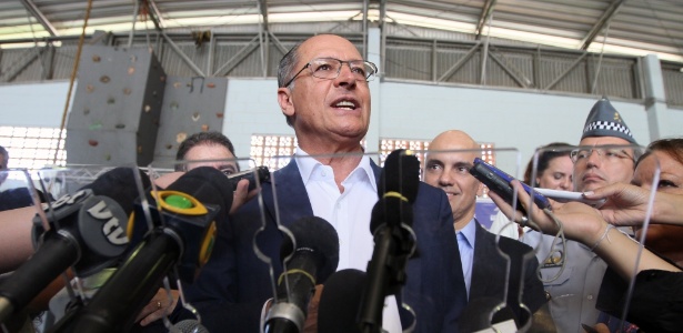  O governador de São Paulo, Geraldo Alckmin (PSDB) anunciou nesta quarta-feira, em Campinas (SP), medidas de combate à dengue no Estado - Pedro Amatuzzi / Código19 / Agência O Globo