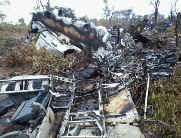 30.nov.2013 - Local onde caiu o avião da Mozambique Airlines, no parque nacional Bwabwata, na Namíbia - Xinhua