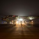31.mar.2015 - Equipe de terra do avião Solar Impulse 2 faz a manutenção do avião após seu pouso no Aeroporto Internacional de Chongqing Jiangbei, na China. O avião está em sua quinta etapa de volta ao mundo para chamar atenção para o uso de energias renováveis. O avião é movido inteiramente a energia solar - Liu Chan/Xinhua