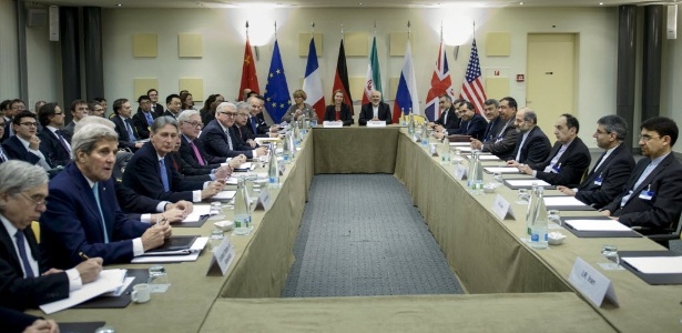 Representantes do grupo P5+1, da União Europeia e do Irã se reúnem em março em Lausanne, na Suíça, para negociar um acordo sobre o programa nuclear iraniano - Brendan Smialowski/Reuters
