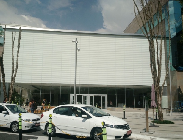 Vista externa do local onde é a loja da Apple no shopping Morumbi, na zona sul de São Paulo - Guilherme Tagiaroli/UOL