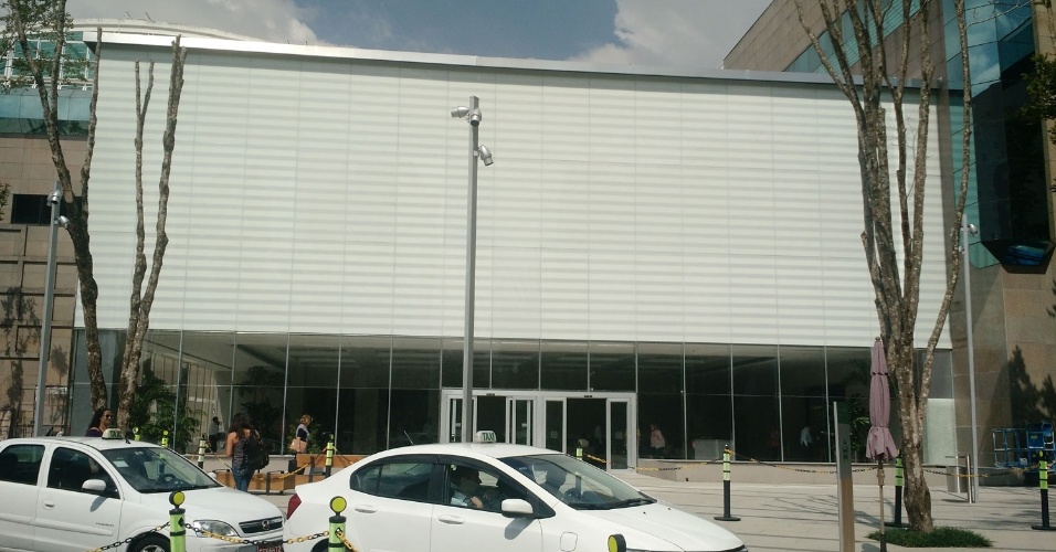 Primeira loja da Apple em S u00e3o Paulo vai abrir em 18 de abril Tecnologia BOL Notícias Aparador De Ferro Com Vidro ~ Primeira loja da Apple em S u00e3o Paulo vai abrir em 18 de abril Tecnologia BOL Notícias