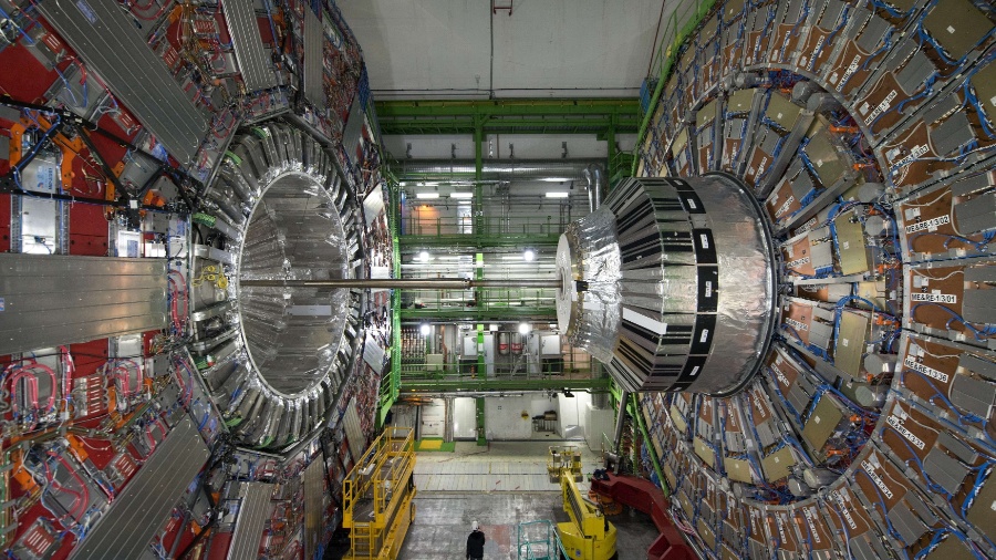10.fev.2015 - O LHC, o maior colisor de partículas voltou a funcionar após uma manutenção de dois anos no CERN (European Organisation for Nuclear Research), em Meyrin, próximo a Genebra, na Suíça. Na imagem pode-se ver a Caverna CMS (Compact Muon Solenoid)