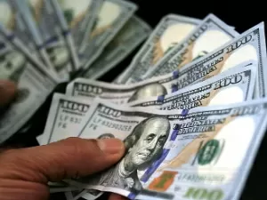 Dólar abre o dia em leve alta após sete quedas diárias consecutivas