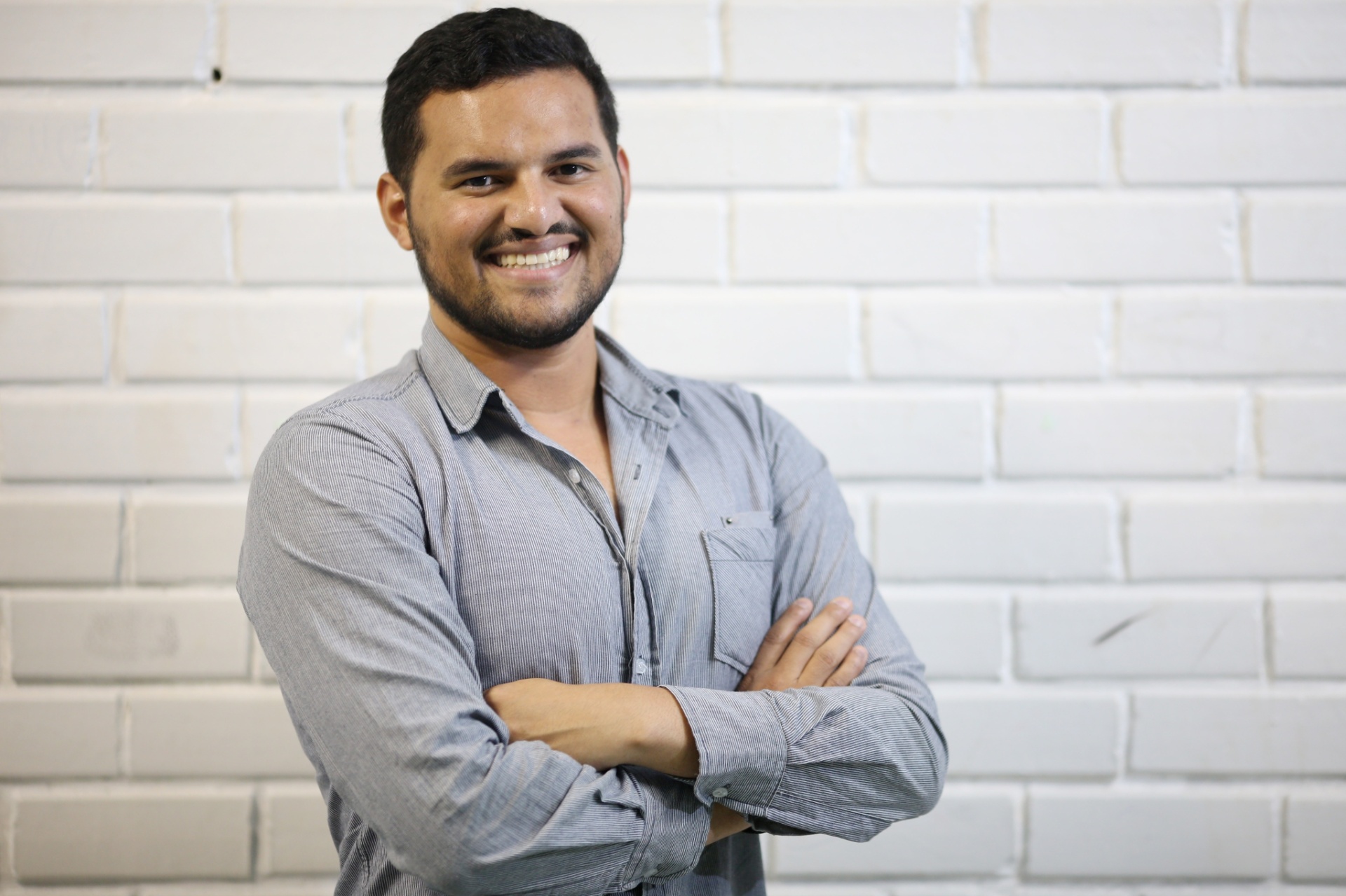 Projeto volunt?rio criado por ex-alunos da Universidade de Bras?lia, UnB, que se distina preparar alunos gratuitamente, que n?o podem pagar um cursinho regular para o vestibular no Distrito Federal, em Bras?lia. Na foto, Rubenilson Cerqueira, criador do Projeto Galt. - Sergio Dutti/Folhapress