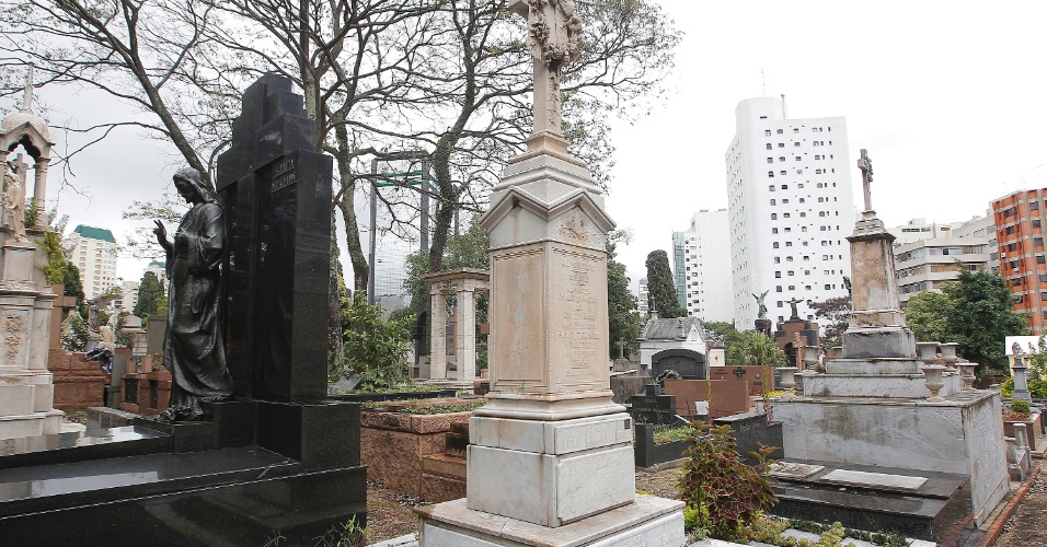 Tombado, cemitério da Consolação (SP) tem furtos e funcionário fantasma Brasil BOL Notícias