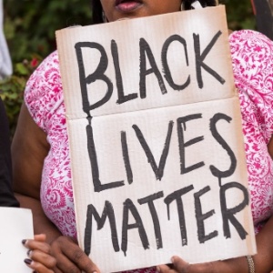 Manifestantes protestaram nesta quarta-feira (8) contra violência policial pela a morte de Walter Scott em North Charleston, na Carolina do Sul, EUA - Richard Ellis/Getty Images/AFP