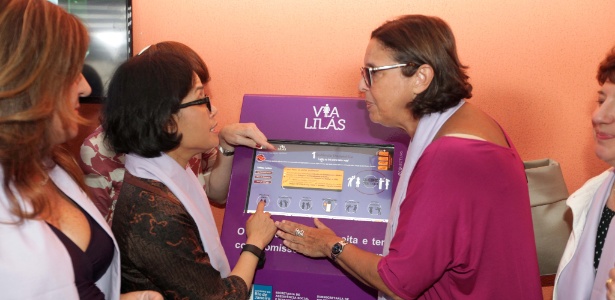 A primeira-dama do Rio, Maria Lúcia, inaugura o programa Via Lilás com a diretora-executiva do Banco Mundial, Sri Mulyani Indrawati (à esq.) - Salvador Scofano/Divulgação