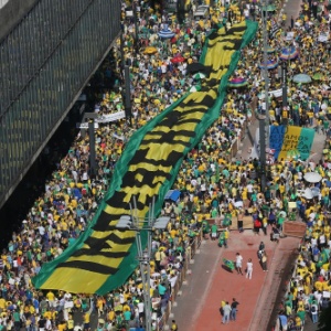 Manifestantes pedem impeachment de Dilma na avenida Paulista, em abril - Jorge Araújo/Folhapress