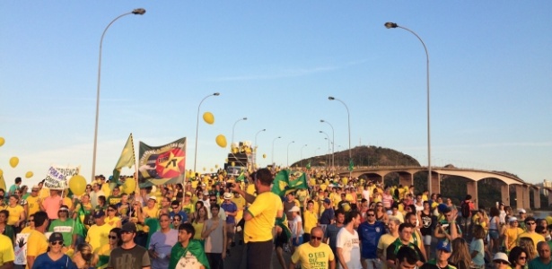 Futebol e romaria fazem protesto minguar em Vitória - Daniel Guedes/via WhatsApp