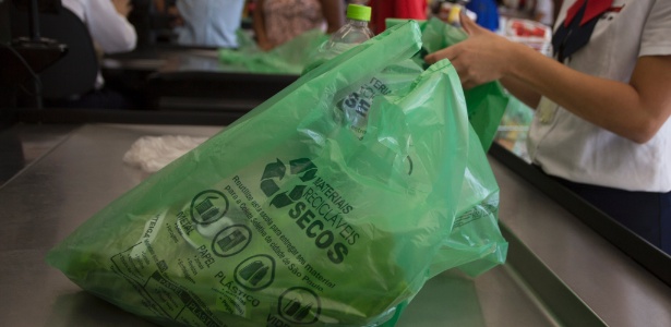 Nova sacola plástica em supermercado de São Paulo - Davi Ribeiro - 2.abr.2015/Folhapress 