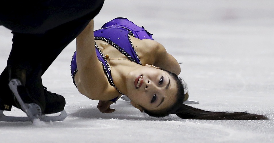 17.abr.2015 - Patinadora chinesa Sui Wenjing compete participa de competição em Tóquio, no Japão