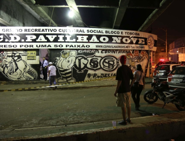 19.abr.2015 - Oito homens morreram em uma chacina na quadra do Pavilhão Nove, torcida organizada do Corinthians - Edison Temoteo/Futura Press