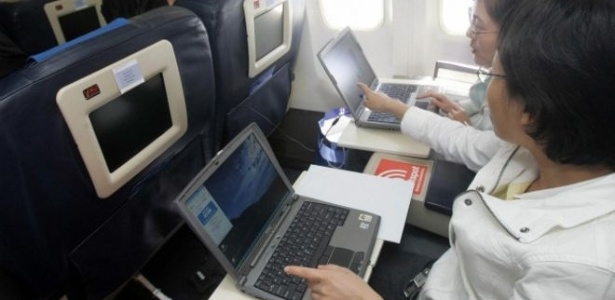 Relatório do governo americano lança dúvidas sobre se hackers podem usar serviço oferecido durante voo para derrubar aeronaves - Getty Images